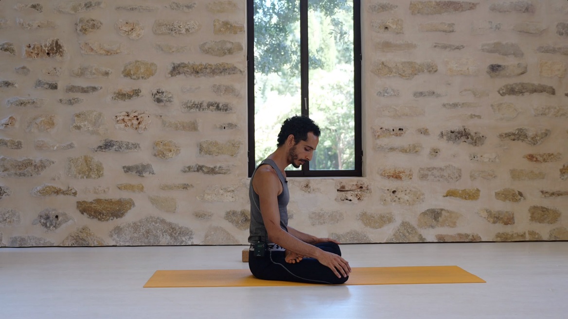 שיעור אשטאנגה והכנה לתנוחת הלוטוס